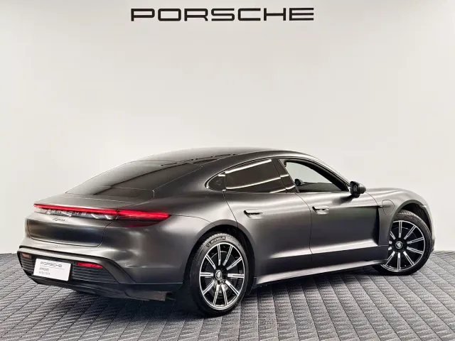 Porsche Taycan — Фото автомобиля 8