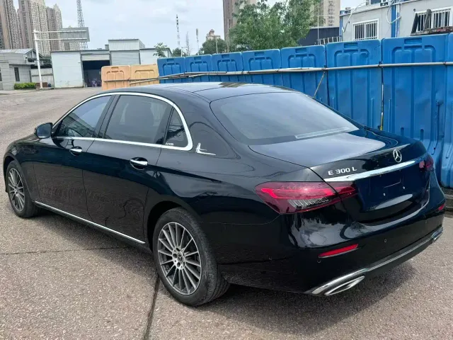 Mercedes-Benz E-Class — Фото автомобиля 7