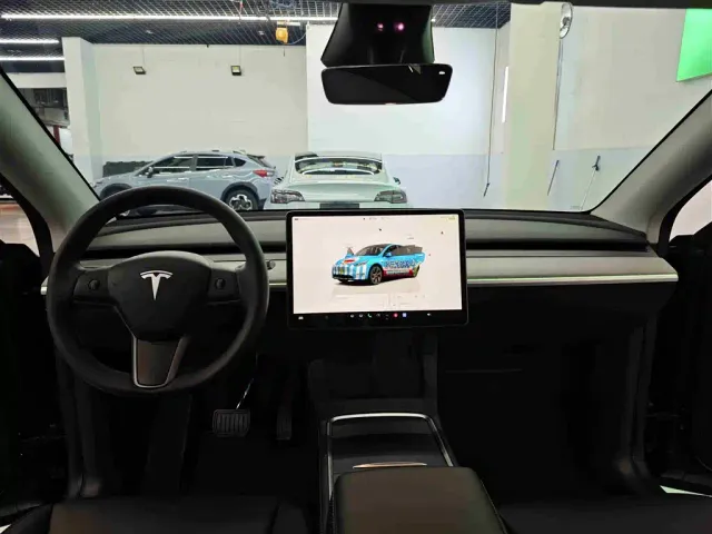Tesla Model Y — Фото автомобиля 12
