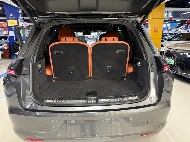 Li Auto L8 — Фото автомобиля 12