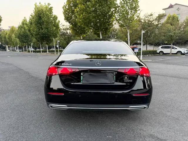 Mercedes-Benz E-Class — Фото автомобиля 5