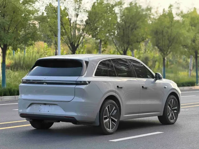 Li Auto L6 — Фото автомобиля 7