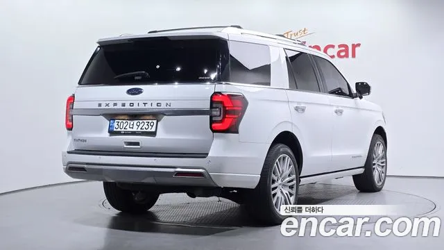Ford Expedition — Фото автомобиля 2
