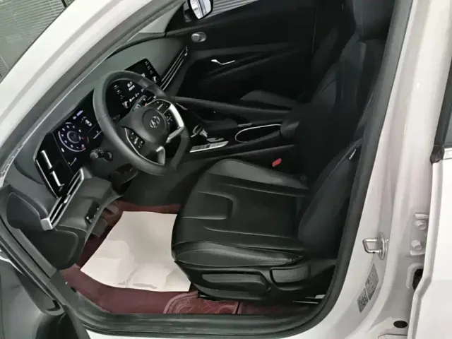 Hyundai Elantra — Фото автомобиля 14