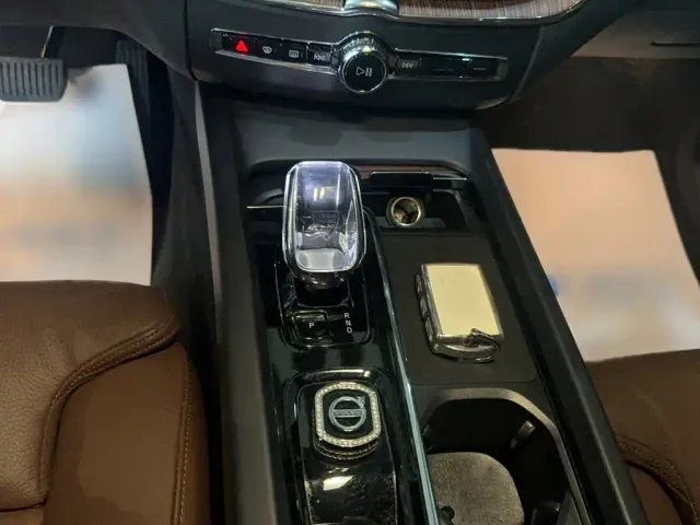 Volvo XC60 — Фото автомобиля 5