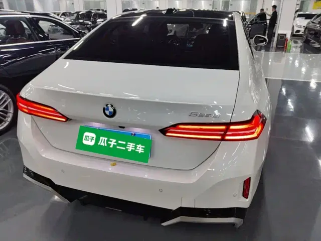 BMW 5 Series — Фото автомобиля 5