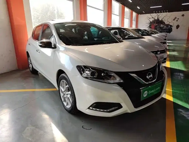 Nissan Tiida — Фото автомобиля 3