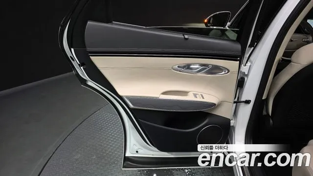 Genesis GV70 — Фото автомобиля 25