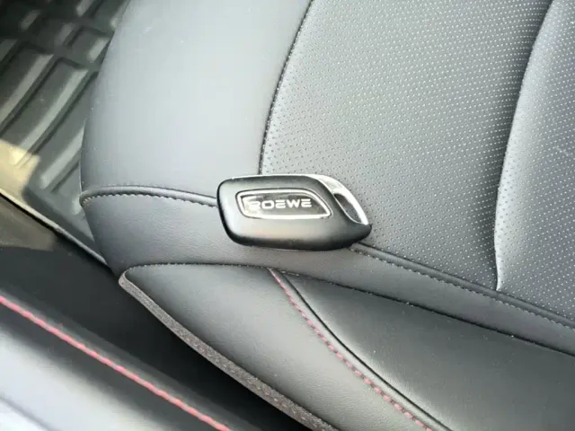 Roewe Roewe i5 2023 1.5L CVT Luxury Edition — Фото автомобиля 8