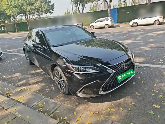 Lexus ES — Фото автомобиля 3