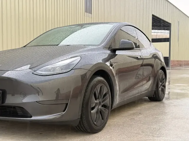 Tesla Model Y — Фото автомобиля 10