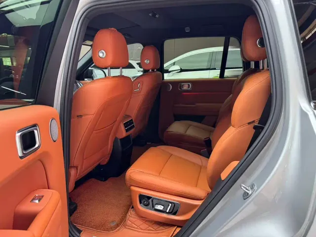 Li Auto L8 — Фото автомобиля 5