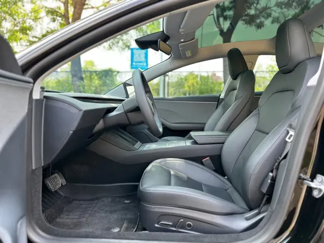 Tesla Model 3 — Фото автомобиля 11
