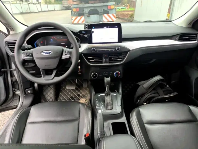 Ford Focus — Фото автомобиля 9