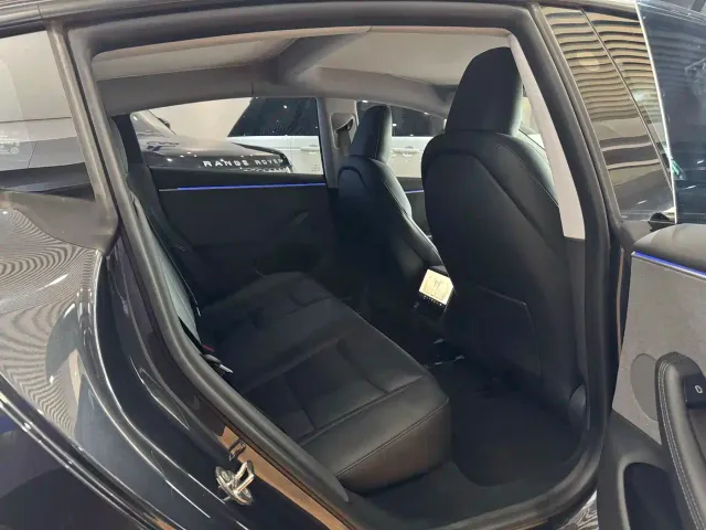 Tesla Model 3 — Фото автомобиля 9