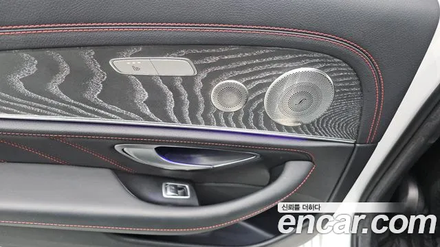 Mercedes-Benz E-Class — Фото автомобиля 28