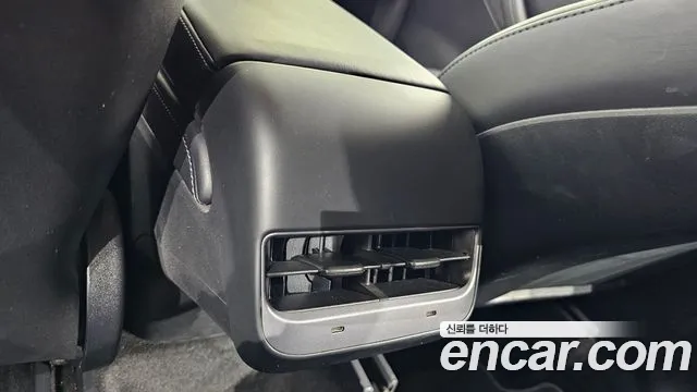 Tesla Model Y — Фото автомобиля 8