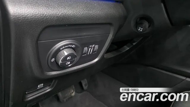 Jeep Cherokee Grand Cherokee(WL) 3.6 Overland — Фото автомобиля 17