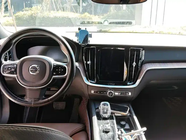 Volvo S60 — Фото автомобиля 5