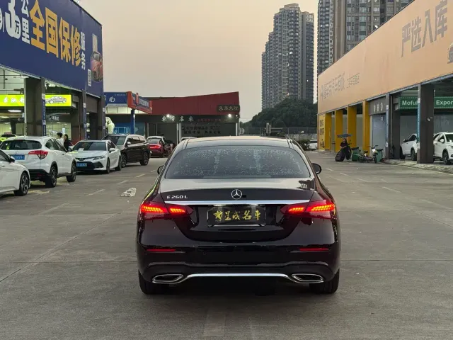 Mercedes-Benz E-Class — Фото автомобиля 16