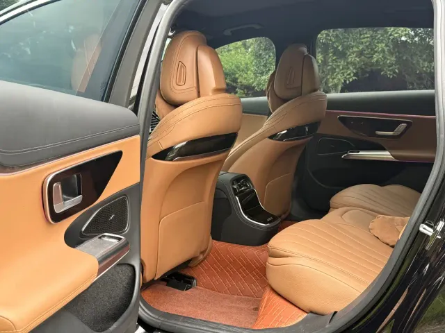 Mercedes-Benz E-Class — Фото автомобиля 5