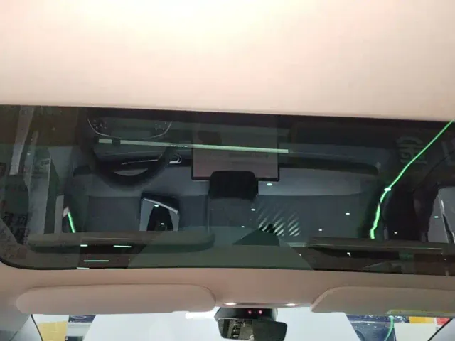 Tesla Model 3 — Фото автомобиля 13
