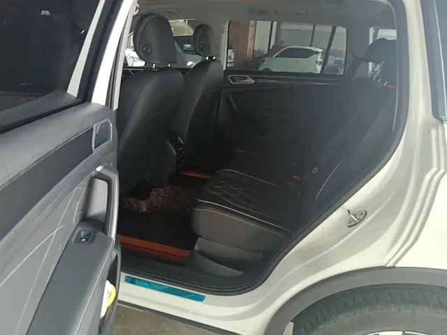 Volkswagen Tiguan L — Фото автомобиля 16
