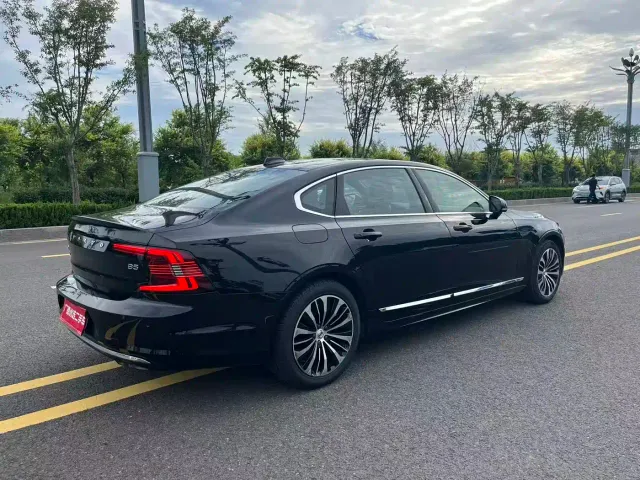 Volvo S90 — Фото автомобиля 12