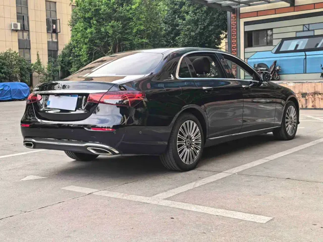 Mercedes-Benz E-Class — Фото автомобиля 7