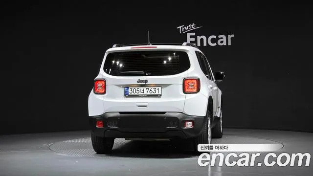 Jeep Renegade — Фото автомобиля 4