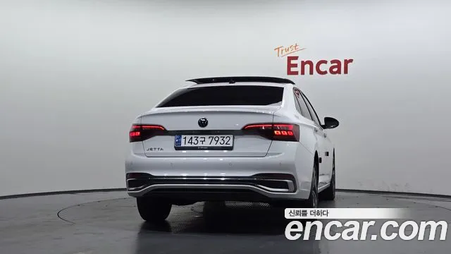 Volkswagen Jetta — Фото автомобиля 4