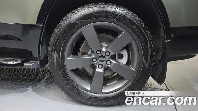 Land Rover Defender L663 — Фото автомобиля 6