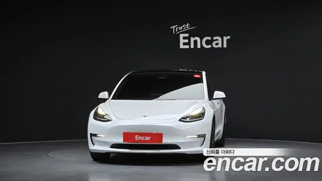 Tesla Model 3 — Фото автомобиля 3