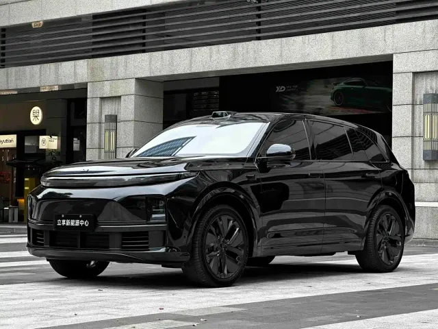 Li Auto L7 — Фото автомобиля 2