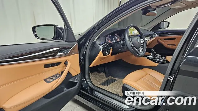 BMW 5 Series G30 — Фото автомобиля 10