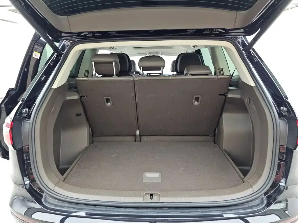 Volkswagen Viloran 2024 380TSI Executive Edition — Фото автомобиля 16