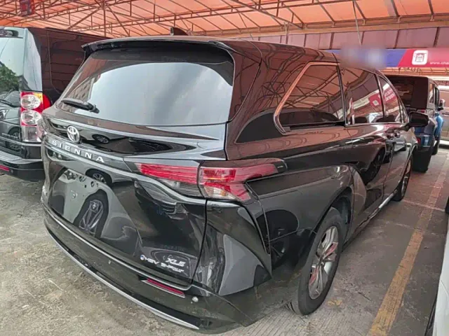 Toyota Sienna — Фото автомобиля 6