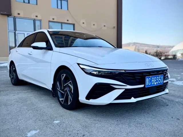 Hyundai Elantra — Фото автомобиля 3