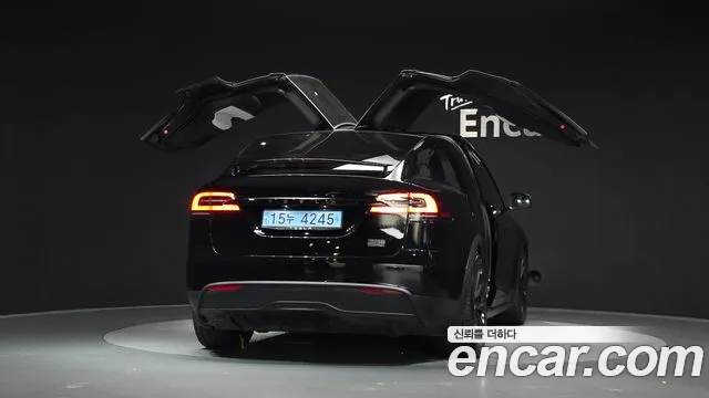 Tesla Model X — Фото автомобиля 4