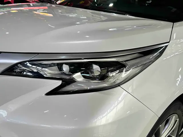 Toyota Sienna — Фото автомобиля 4