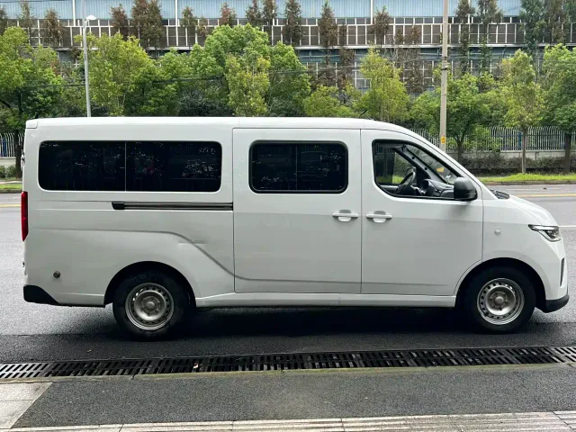 Wuling Yangguang — Фото автомобиля 6