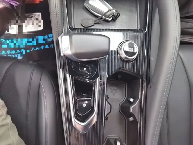 Geely Xingyue L — Фото автомобиля 13