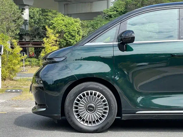 Geely Yizhen L380 — Фото автомобиля 5