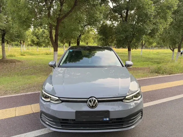 Volkswagen Golf — Фото автомобиля 2