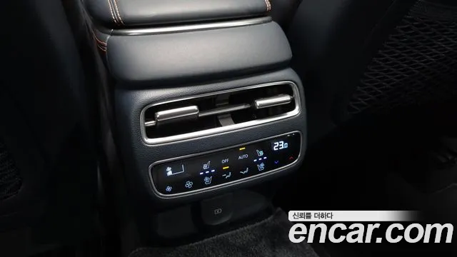 Genesis GV70 — Фото автомобиля 25