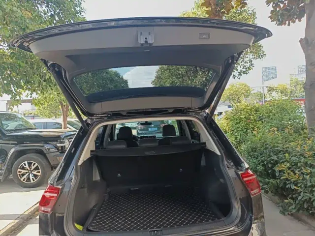 Volkswagen Tiguan L — Фото автомобиля 18