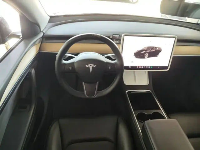 Tesla Model Y — Фото автомобиля 10