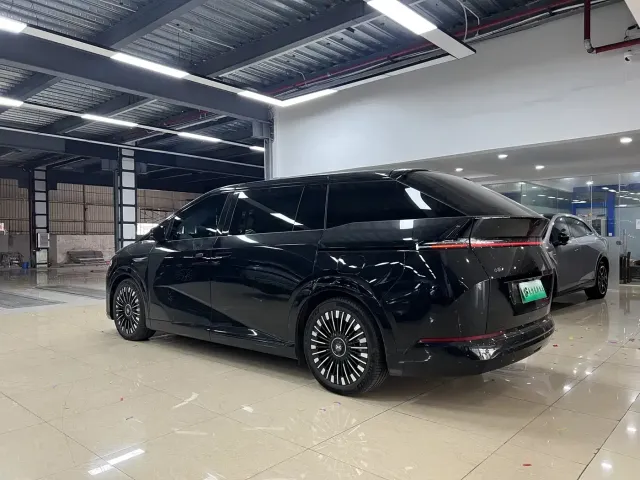 XPeng XPeng X9 2026 Model Extended Range Base Version — Фото автомобиля 6