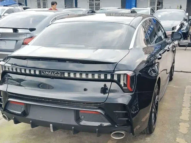 Lynk & Co 03 — Фото автомобиля 11