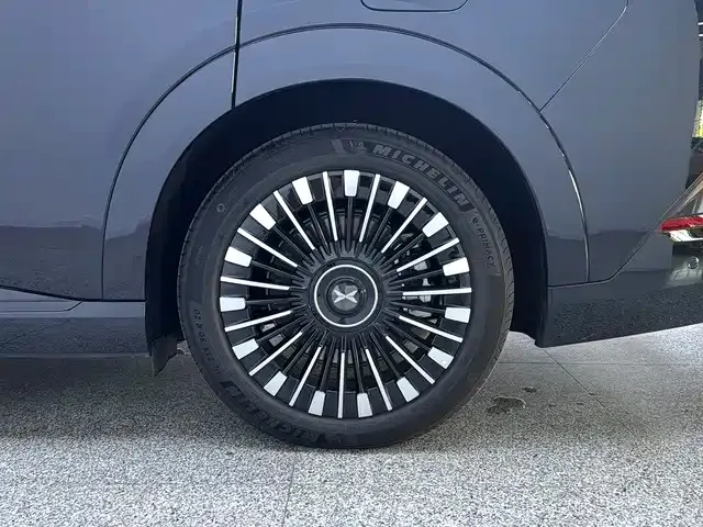 XPeng XPeng X9 2025 Extended Range Edition — Фото автомобиля 15